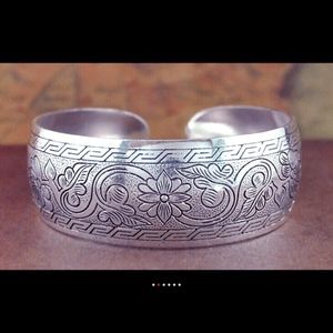NWOT Etched Cuff Bracelet